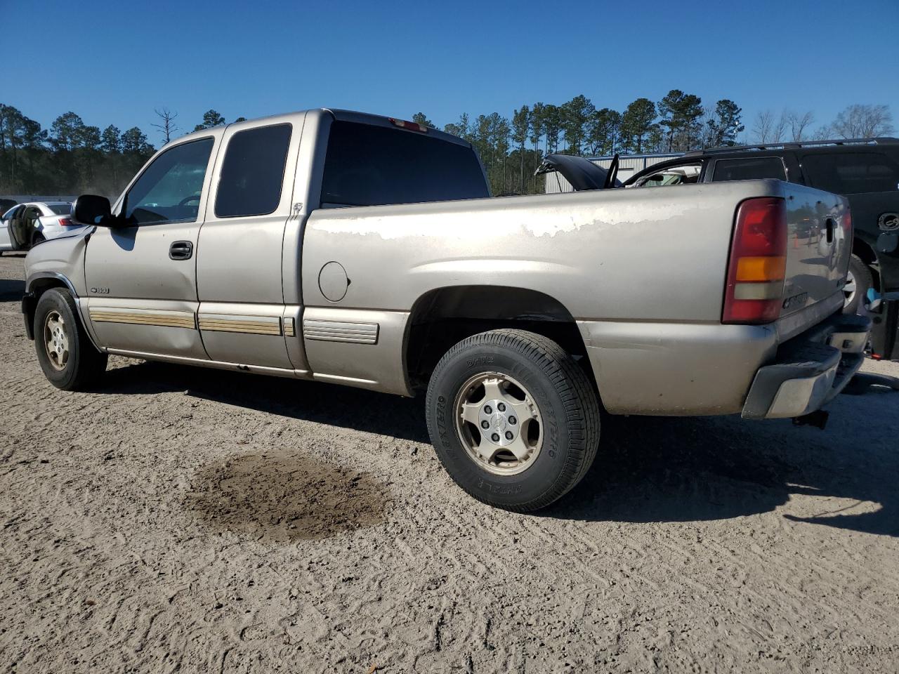 2001 Chevrolet Silverado - Image 2