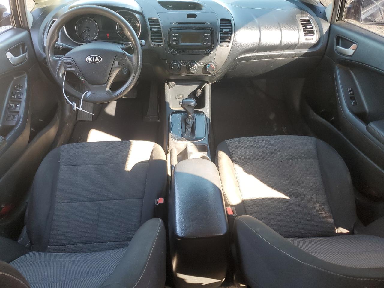 2017 Kia Forte - Image 8