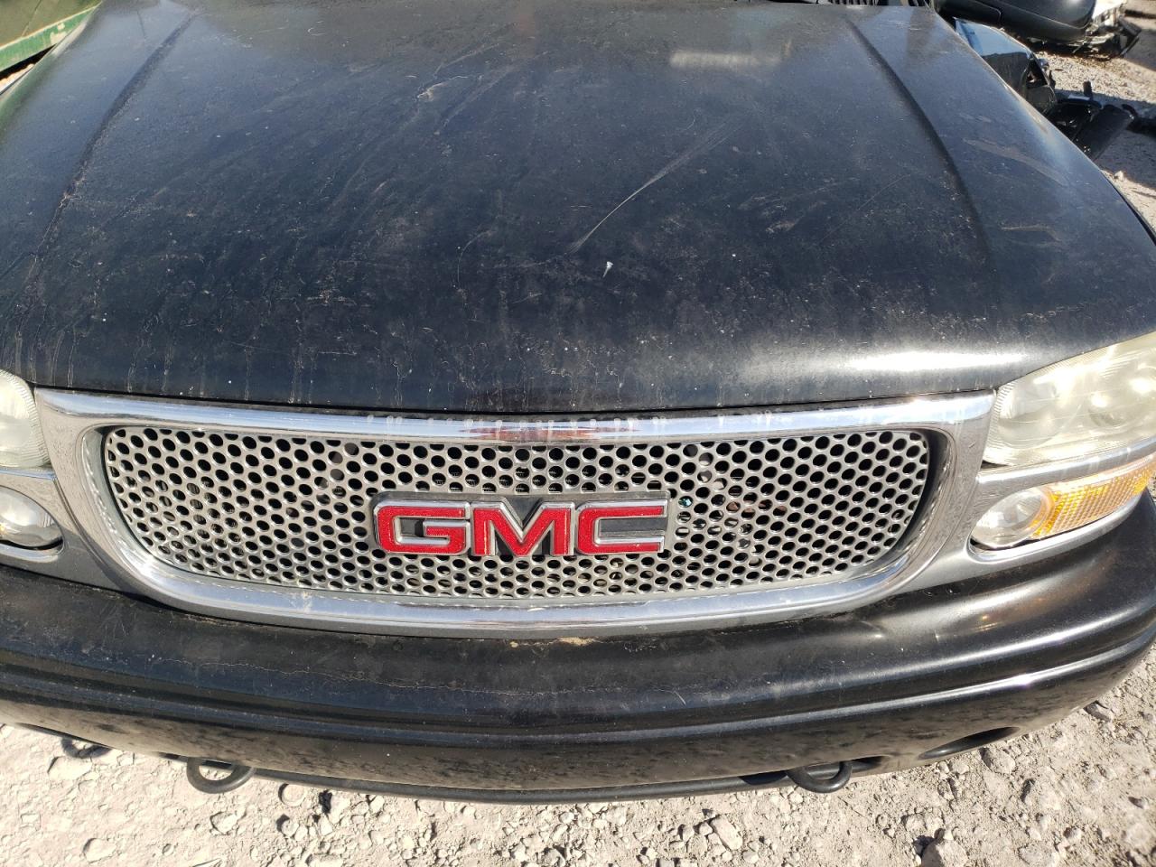 2005 GMC Yukon - Image 12