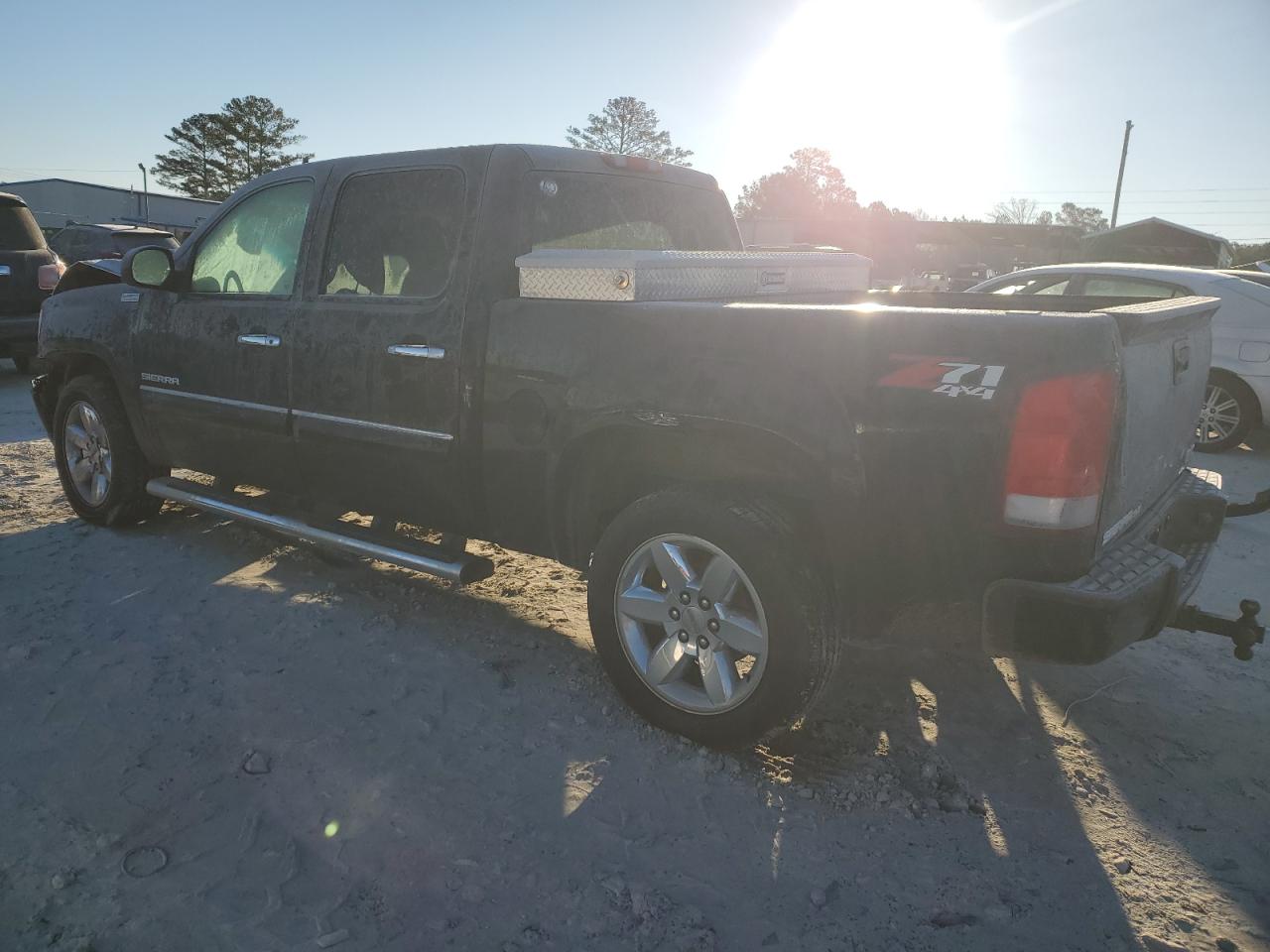 2013 GMC Sierra - Image 2