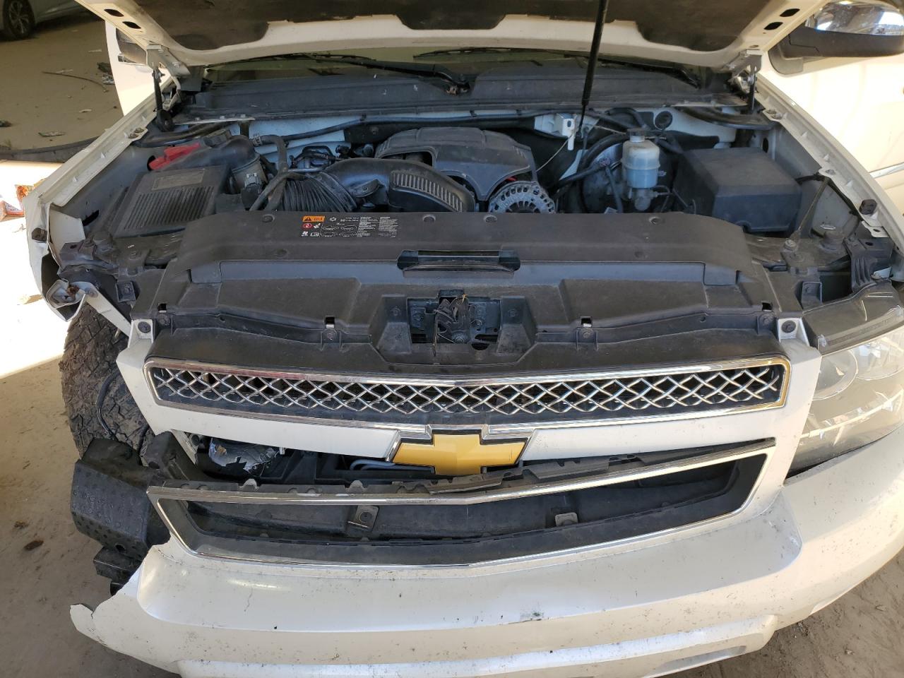 2014 Chevrolet Suburban - Image 12