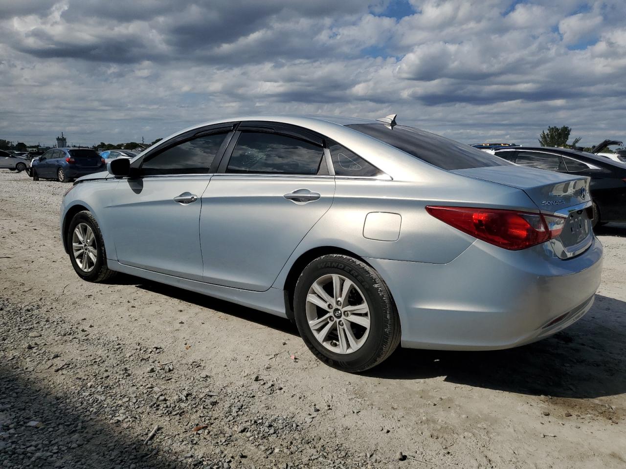 2012 Hyundai Sonata - Image 2