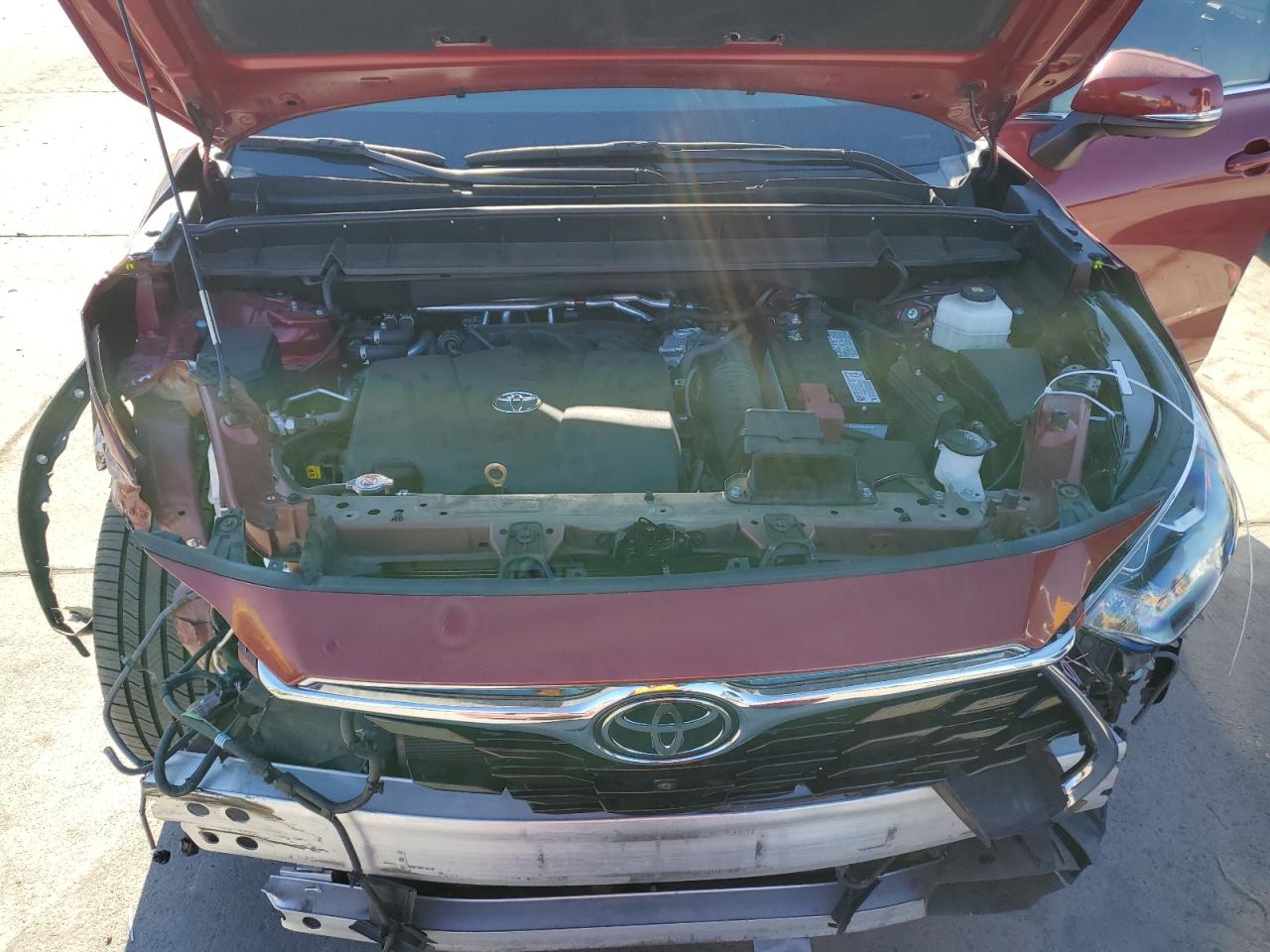 2021 Toyota Highlander - Image 12