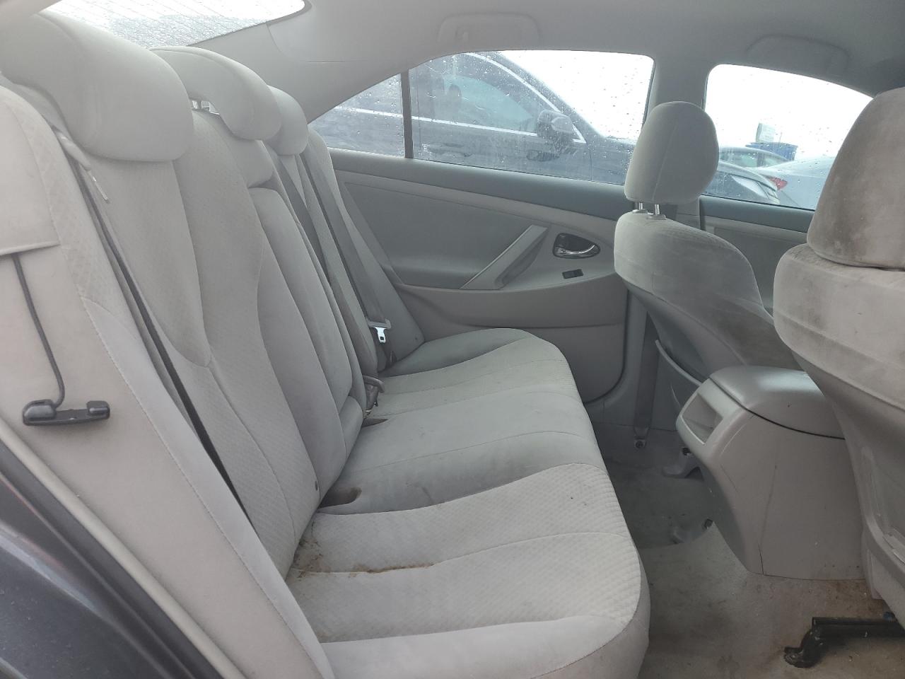 2009 Toyota Camry - Image 10