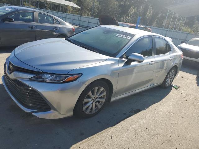  TOYOTA CAMRY 2018 Srebrny