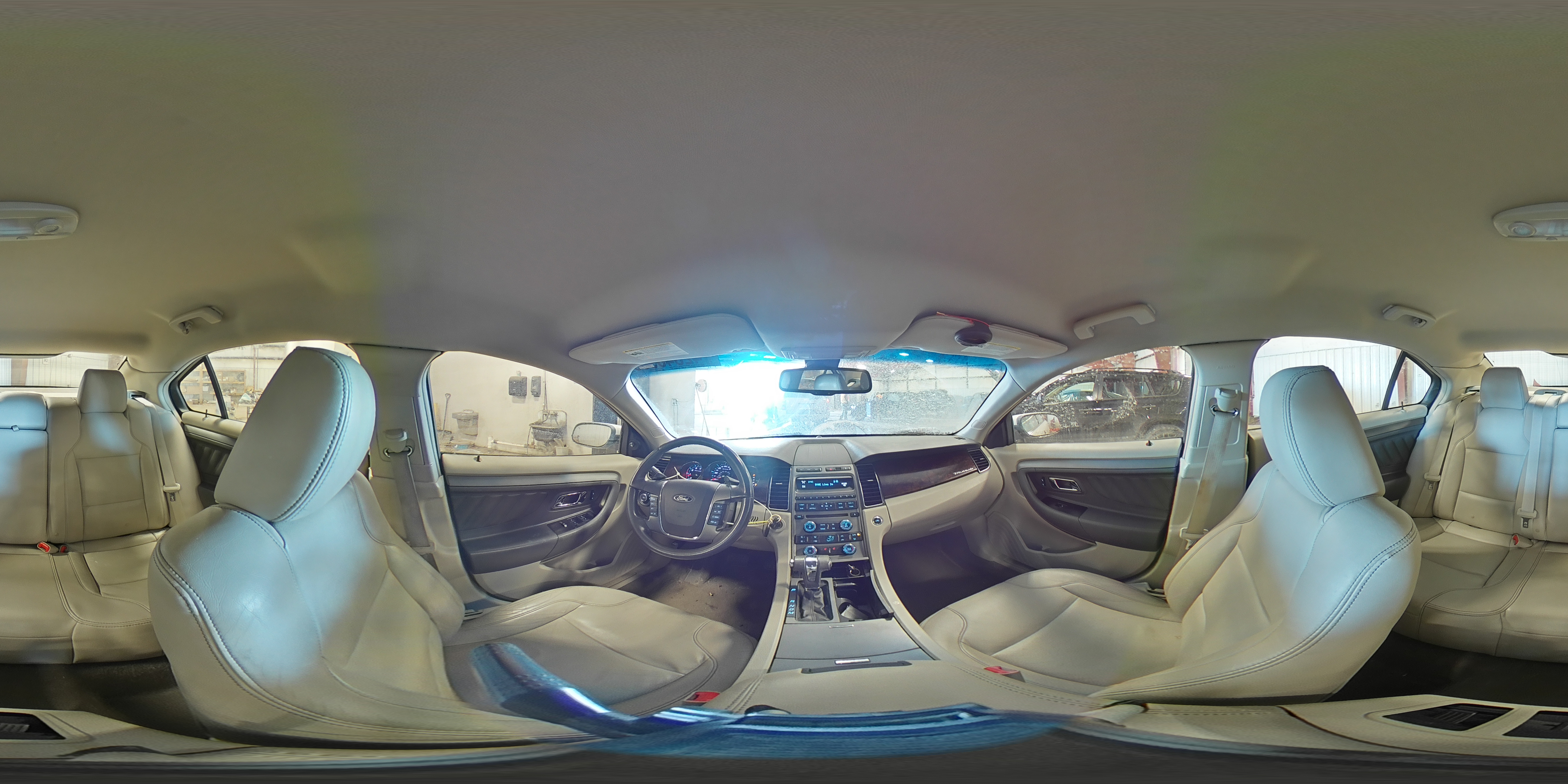 2010 Ford Taurus - Image 13