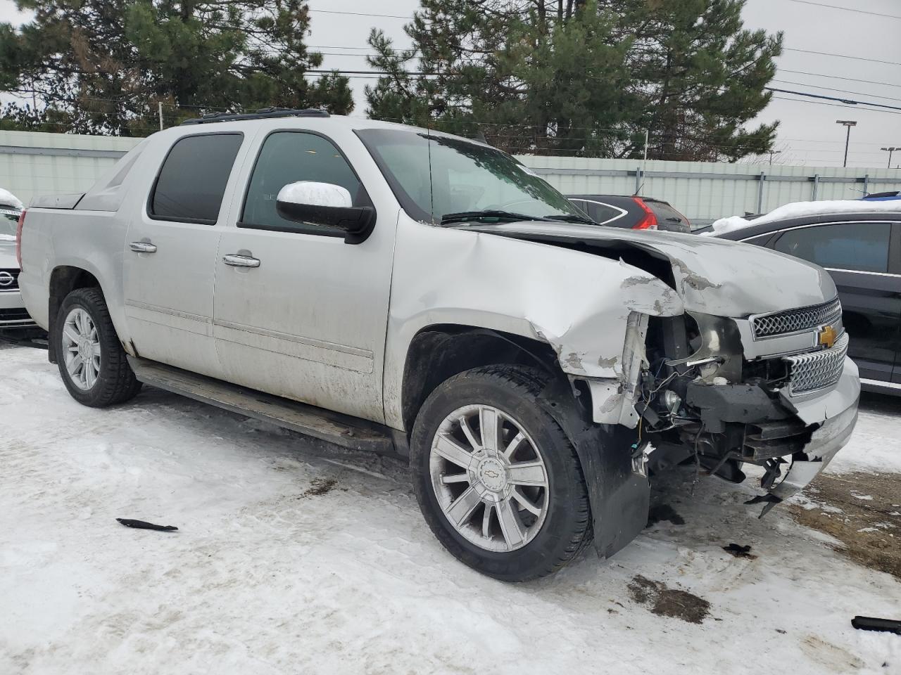 2012 Chevrolet Avalanche - Image 4
