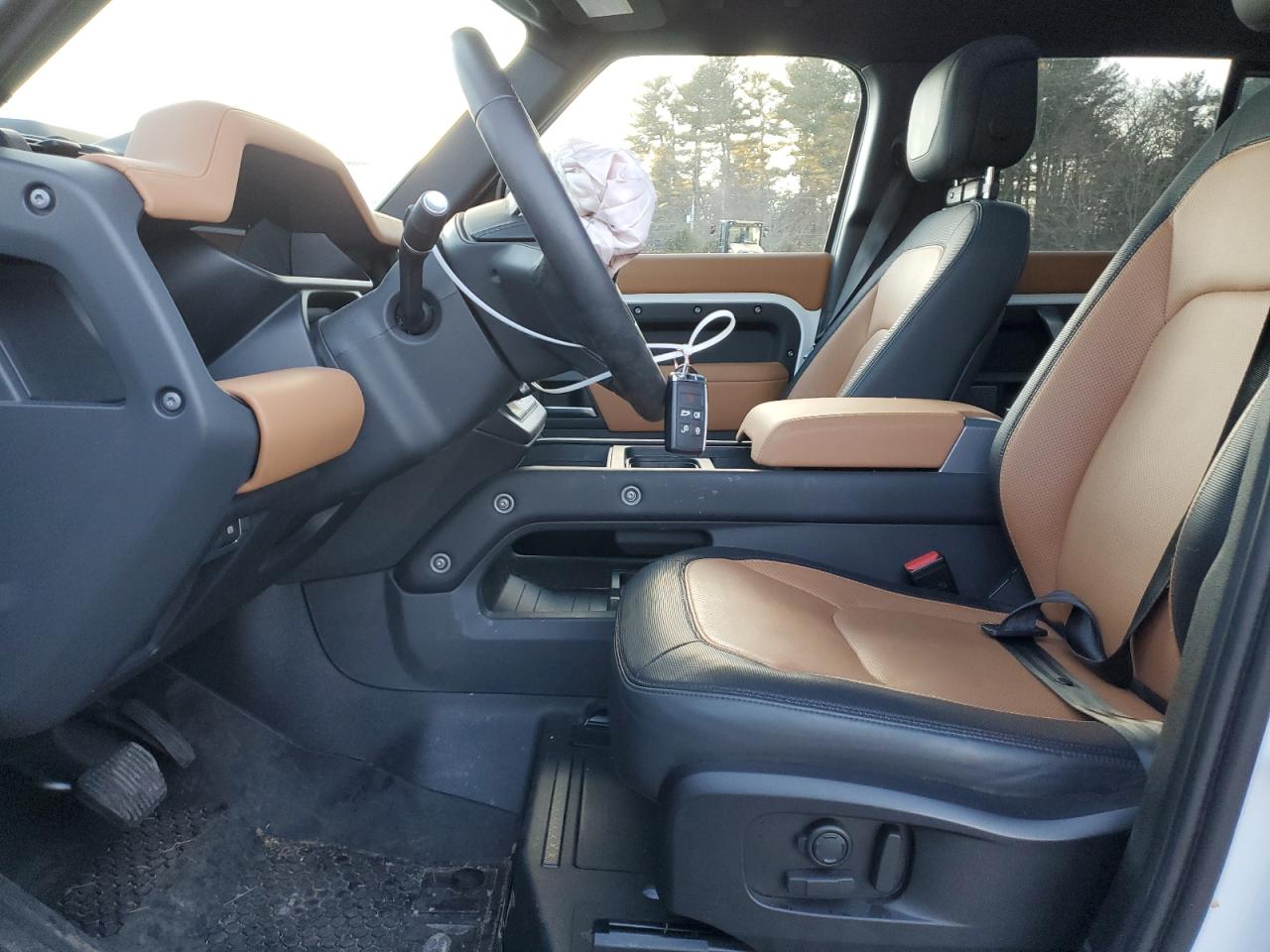 2023 Land Rover Defender - Image 7