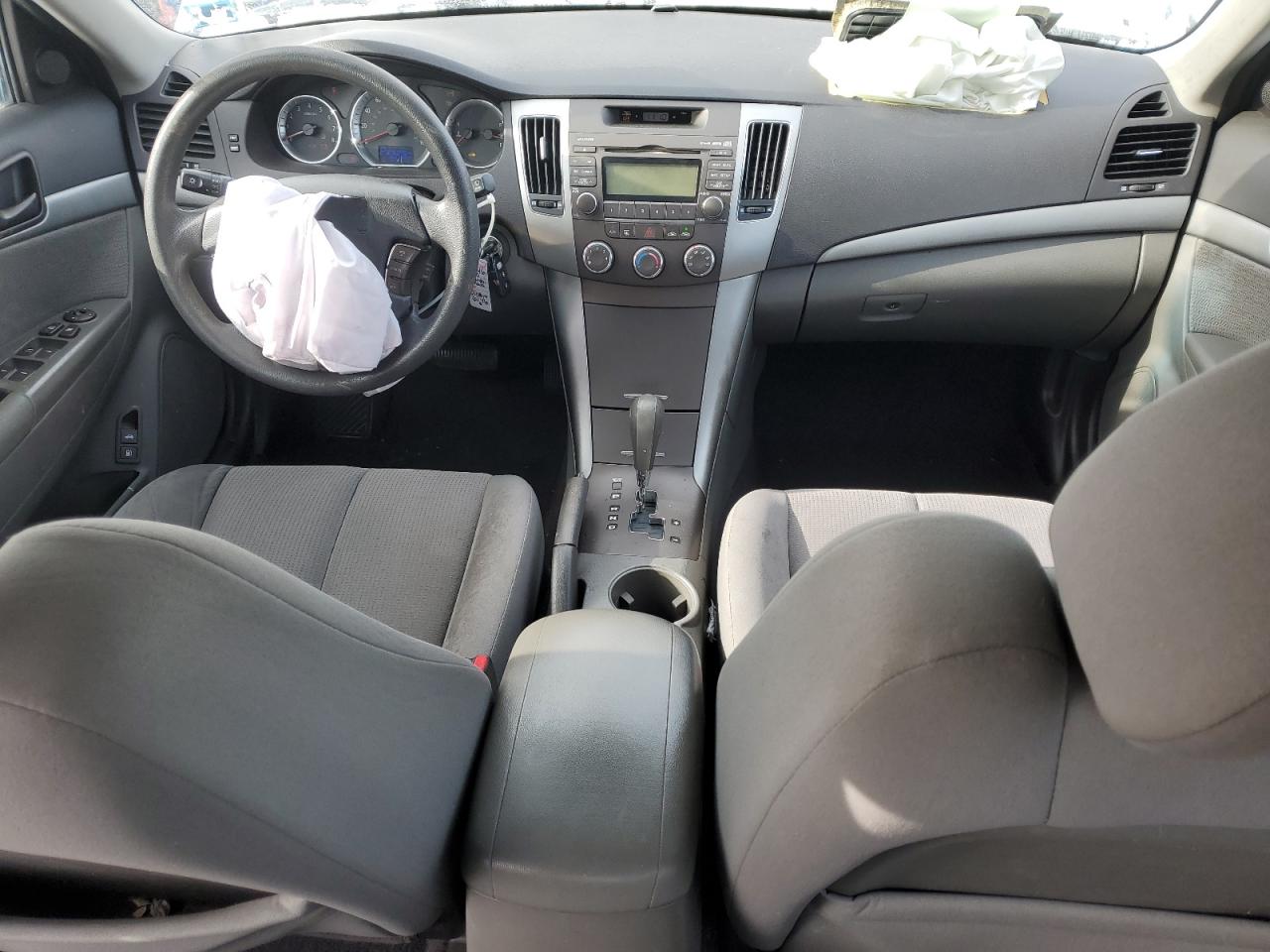 2010 Hyundai Sonata - Image 8