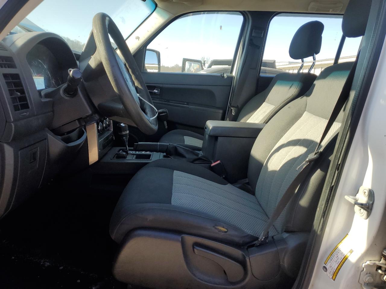 2010 Jeep Liberty (North America) - Image 7