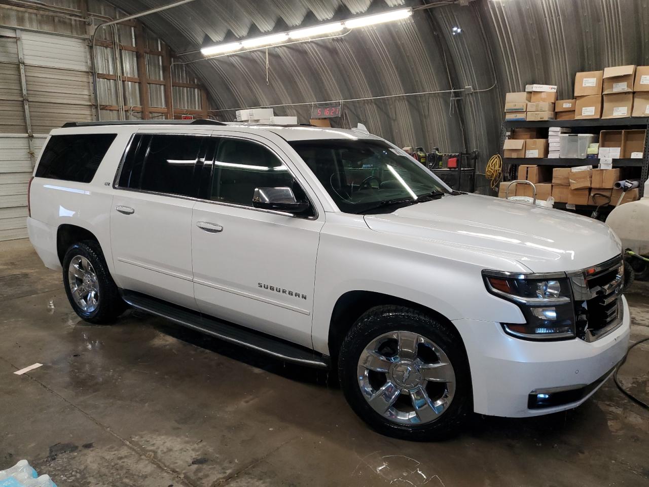 VIN 1GNSKJKC2GR229759 2016 CHEVROLET SUBURBAN no.4