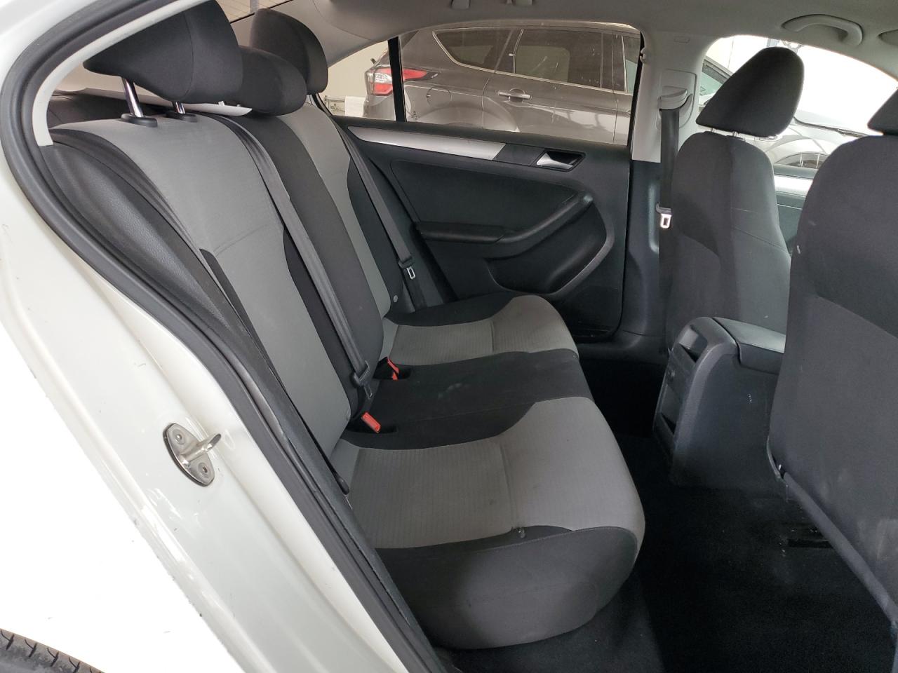 2017 Volkswagen Jetta - Image 10