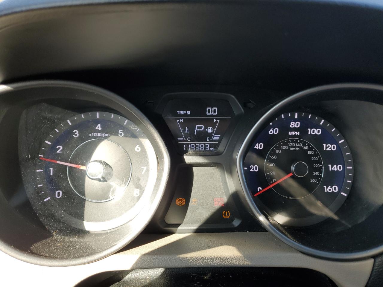 2015 Hyundai Elantra - Image 9