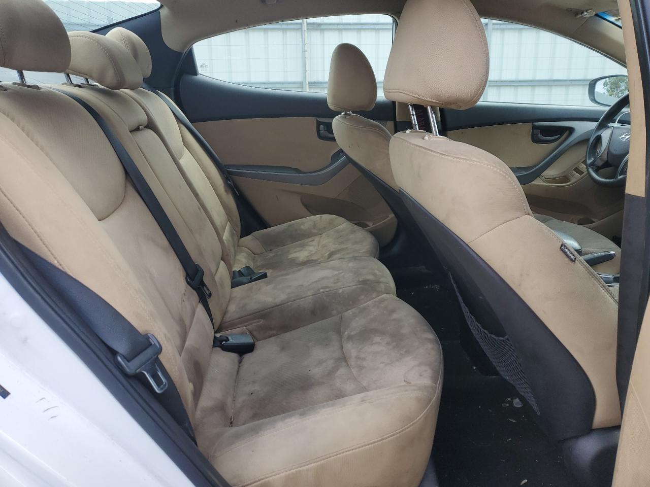 2012 Hyundai Elantra - Image 10