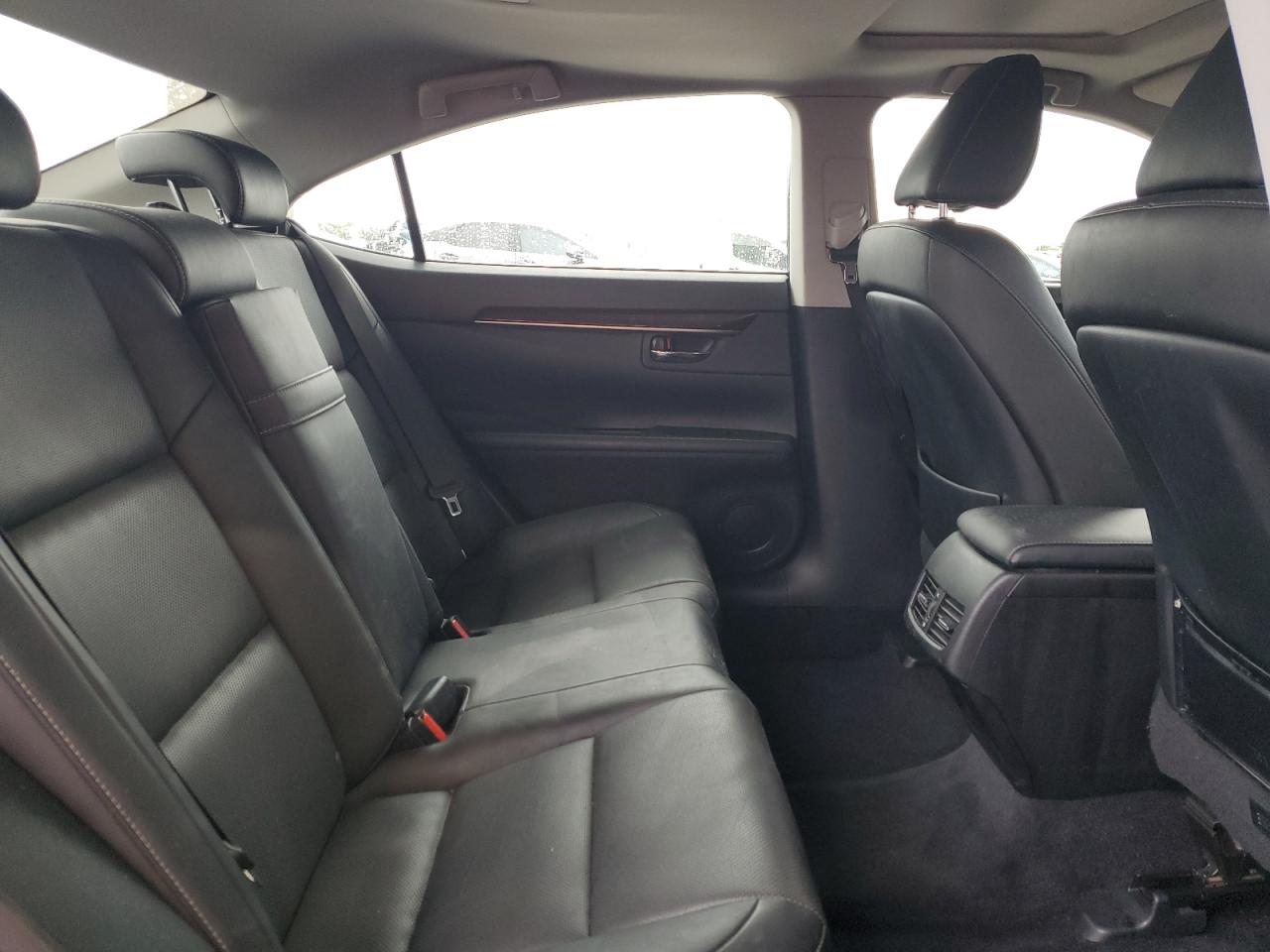 2015 Lexus ES - Image 10