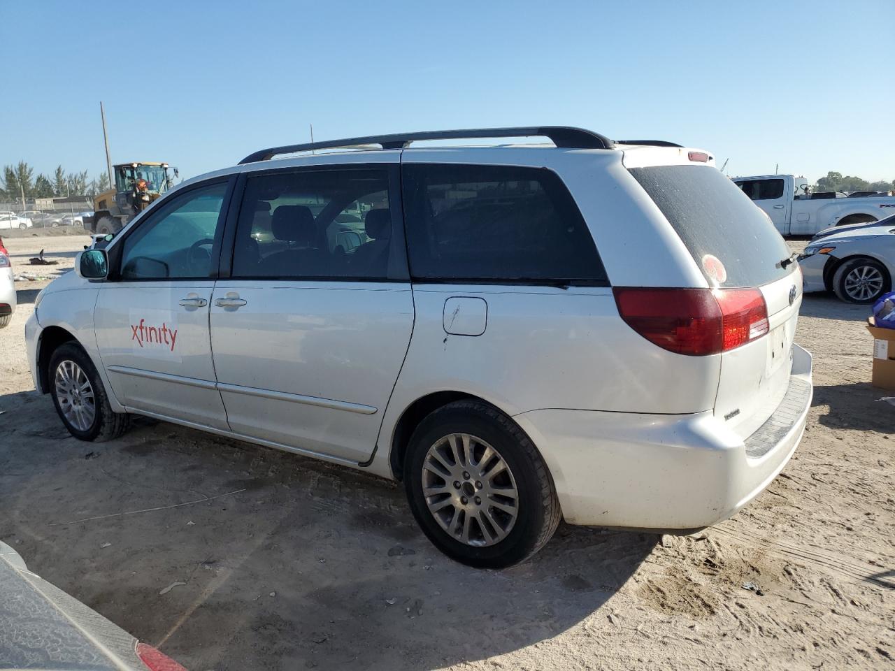 2005 Toyota Sienna - Image 2