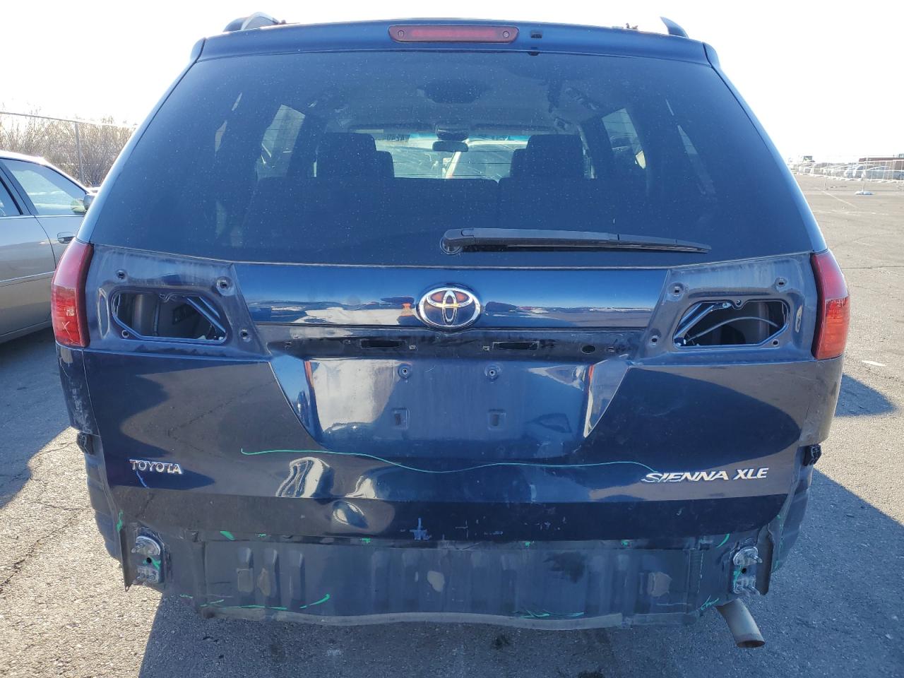 2005 Toyota Sienna - Image 6