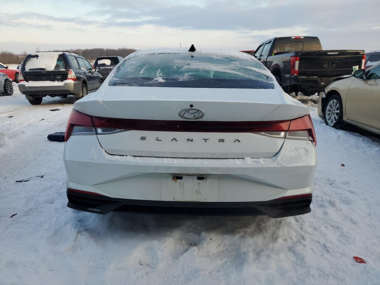 2022 Hyundai Elantra - Image 6