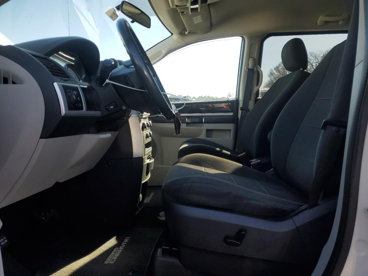 2009 Dodge Caravan - Image 7