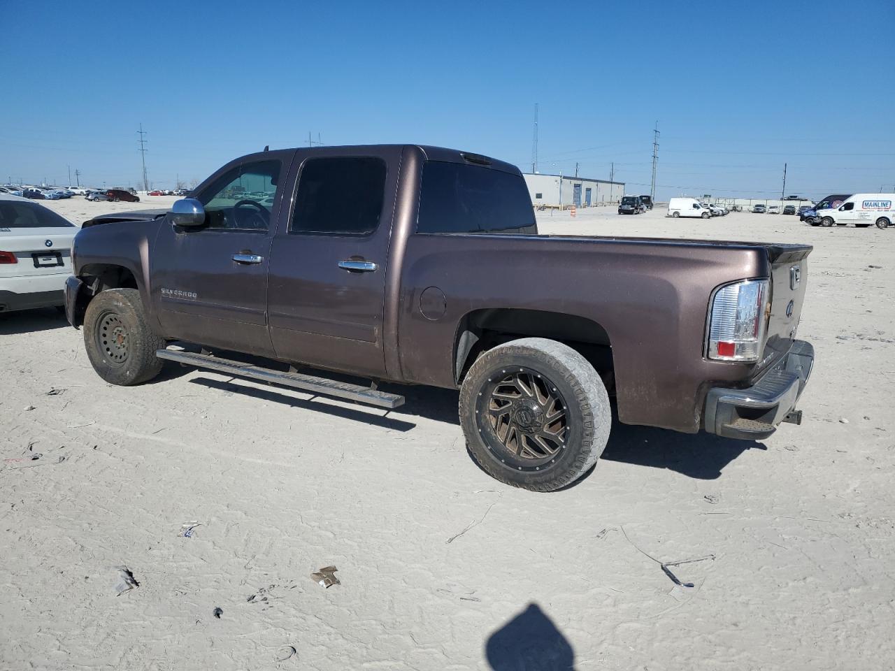 2007 Chevrolet Silverado - Image 2