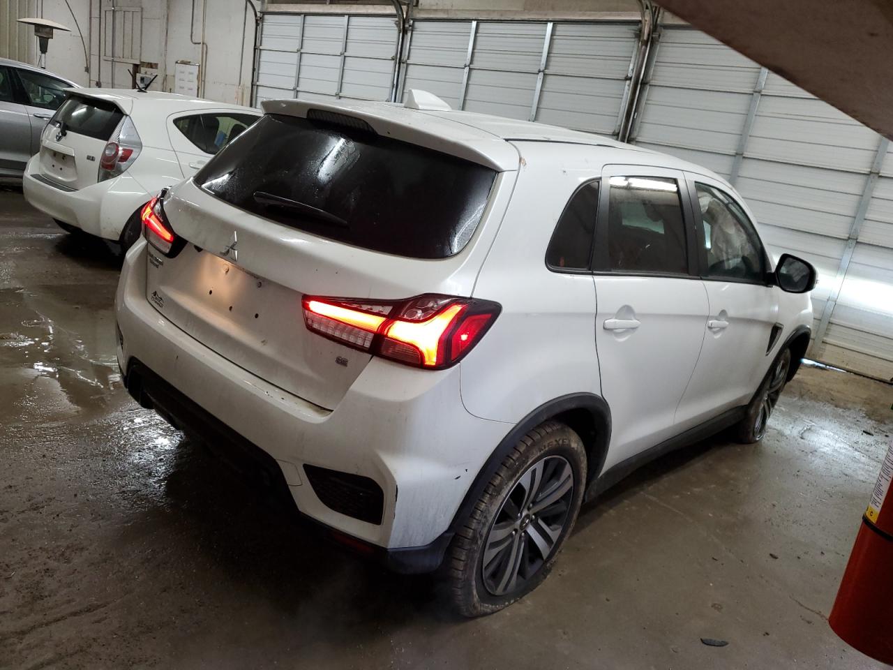 2020 Mitsubishi Outlander - Image 3