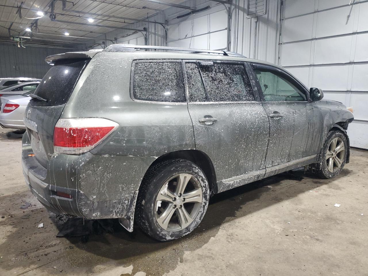 2013 Toyota Highlander - Image 3