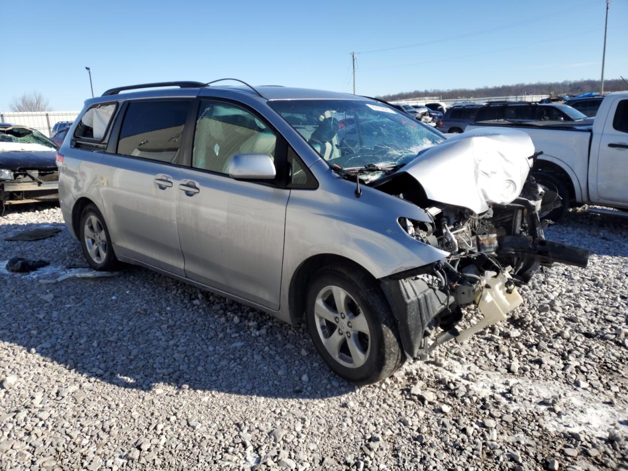 2011 Toyota Sienna - Image 4