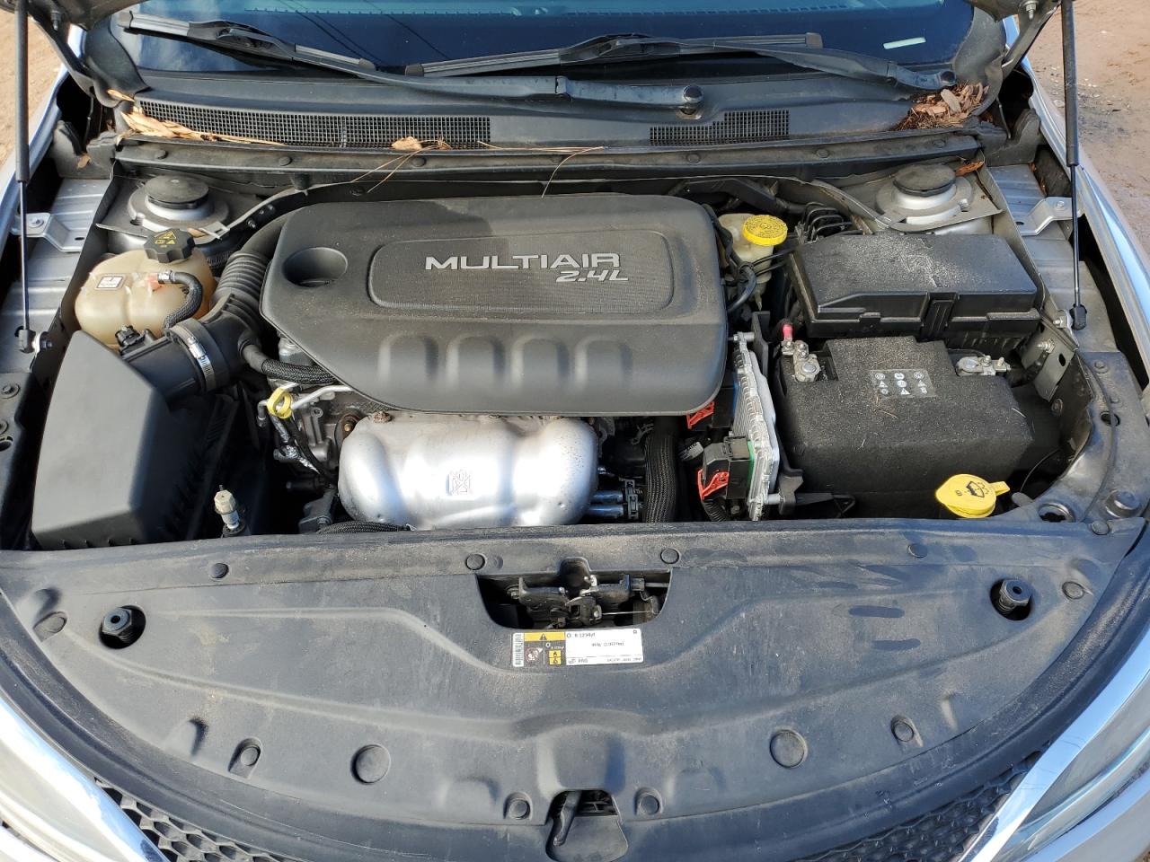 2016 Chrysler 200 - Image 11