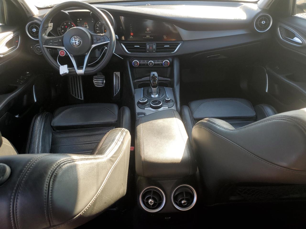 2017 Alfa Romeo Giulia - Image 8