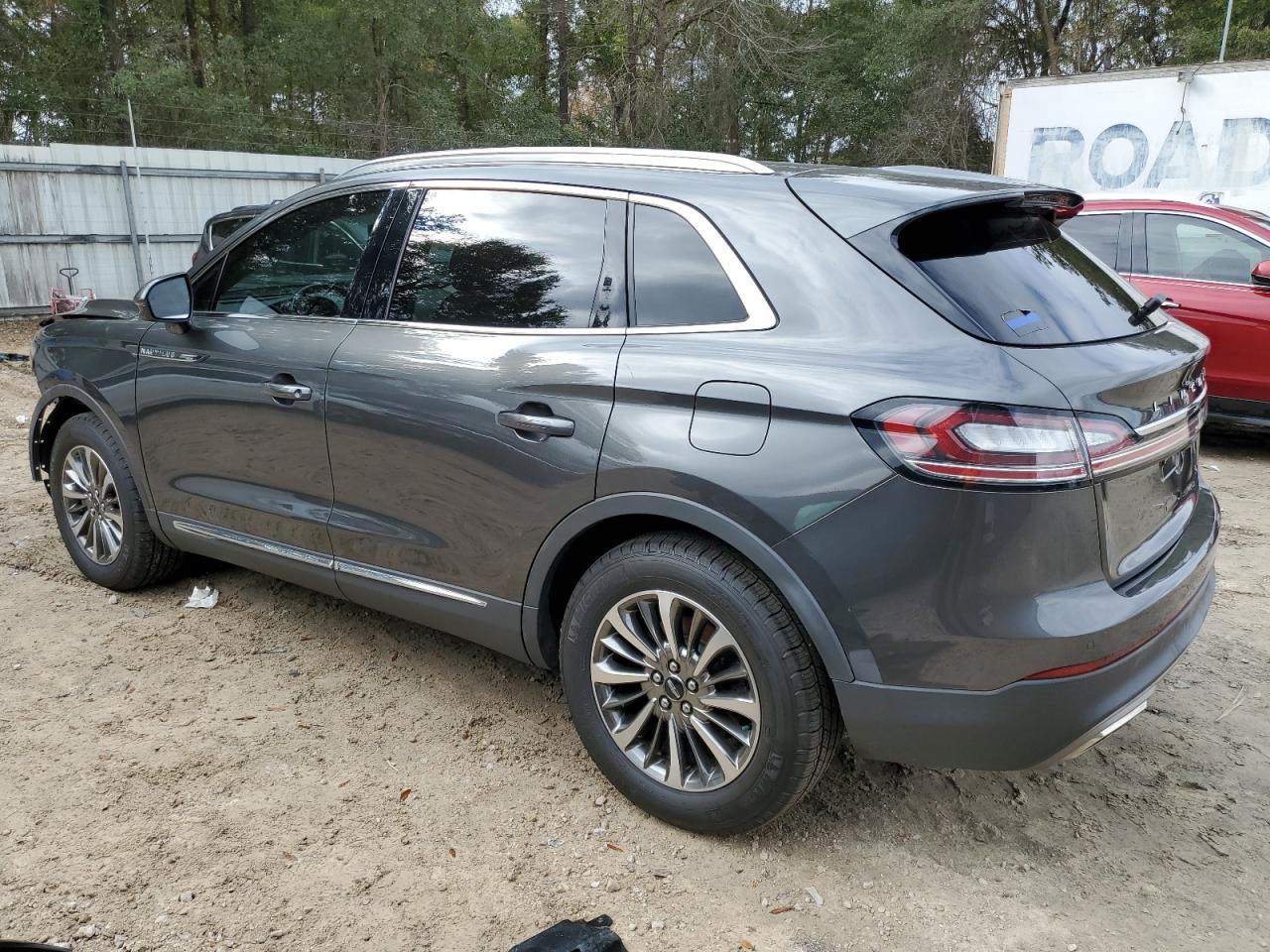 2019 Lincoln Nautilus - Image 2