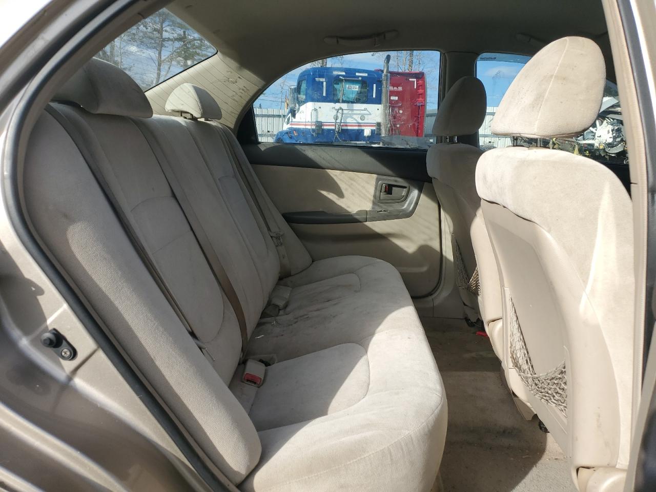 2004 Kia Spectra - Image 11