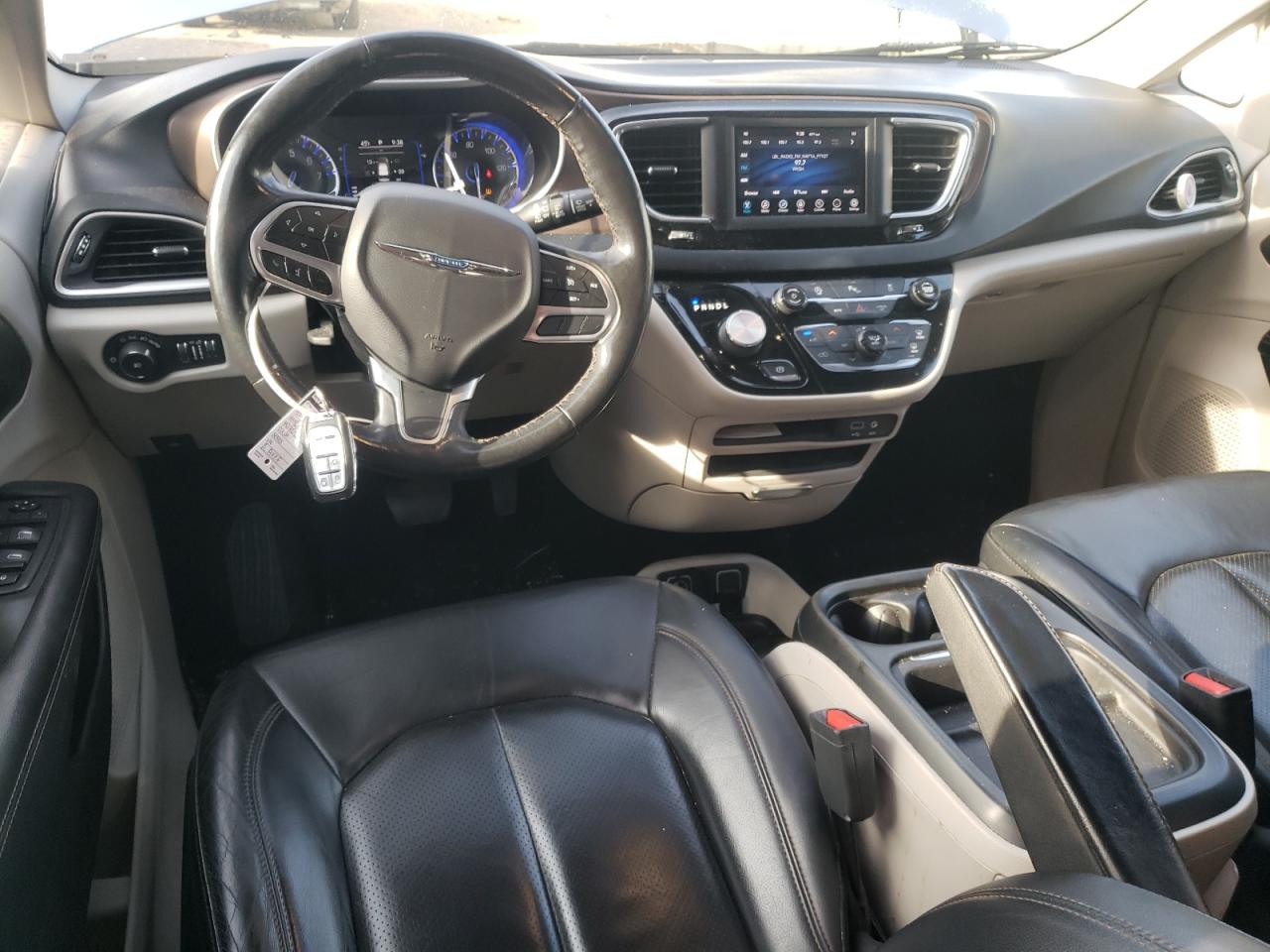 2019 Chrysler Pacifica - Image 8