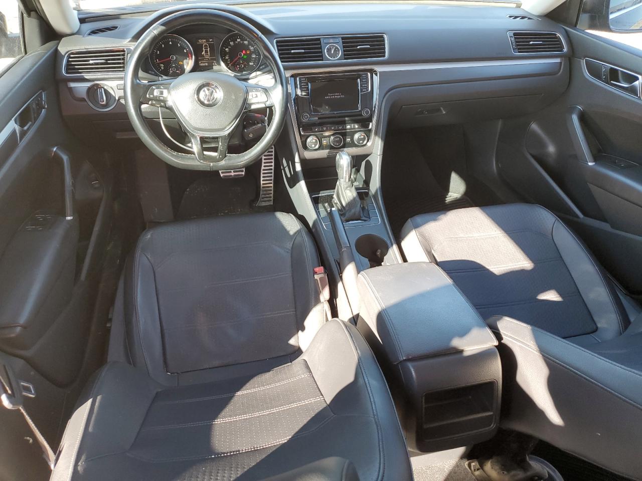 2017 Volkswagen Passat - Image 8