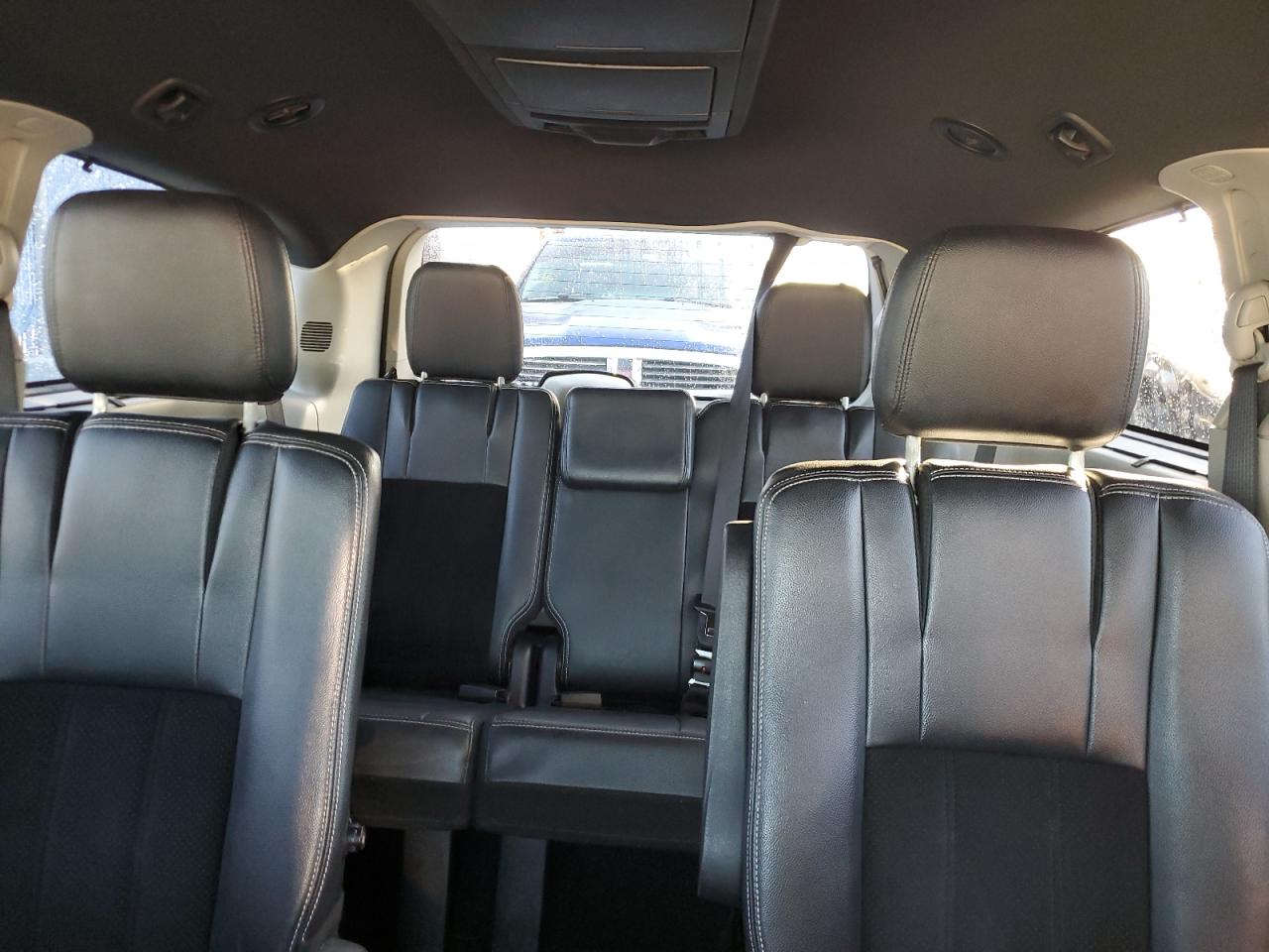 2016 Dodge Caravan - Image 10