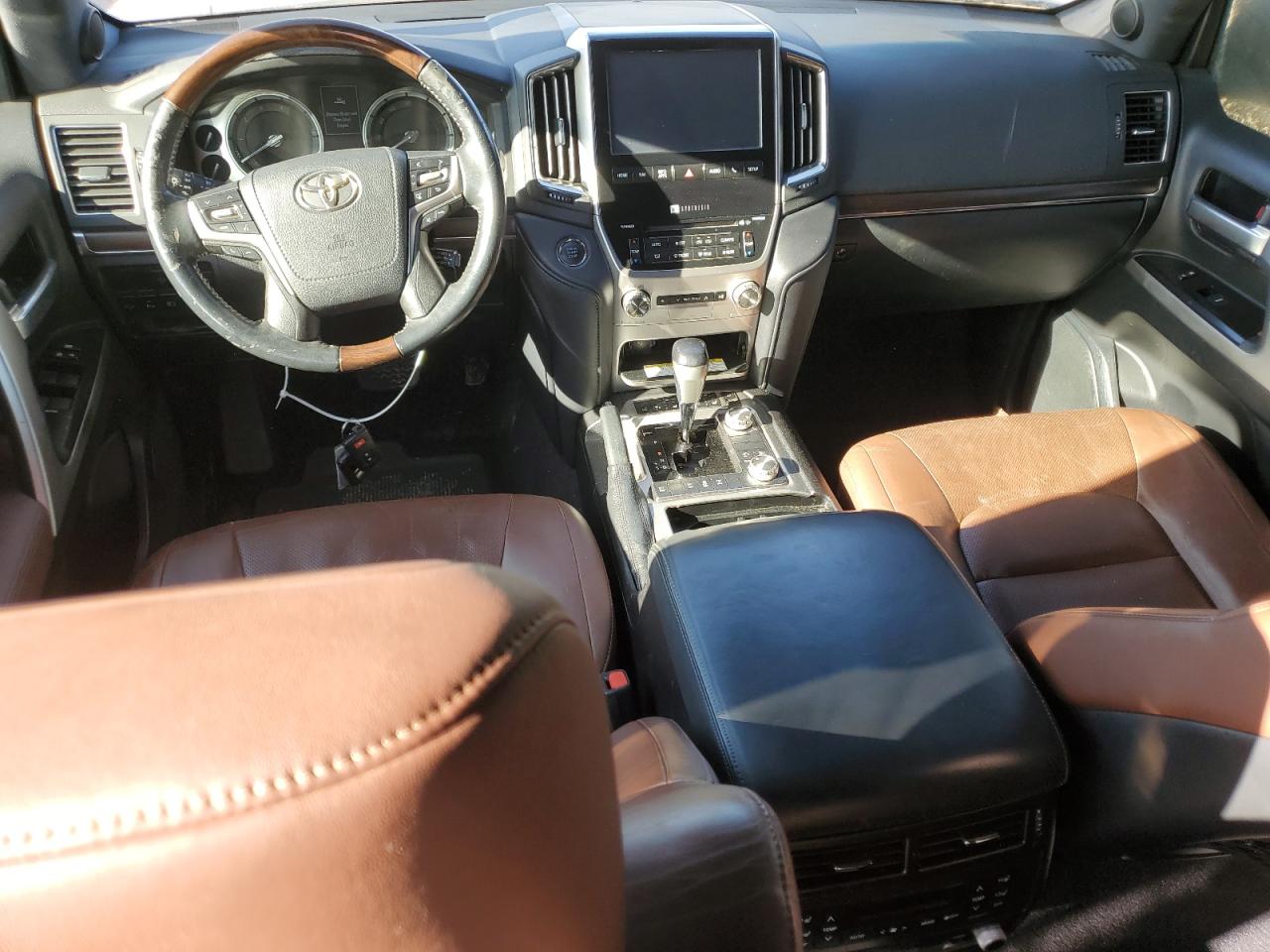 2016 Toyota Land Cruiser - Image 8