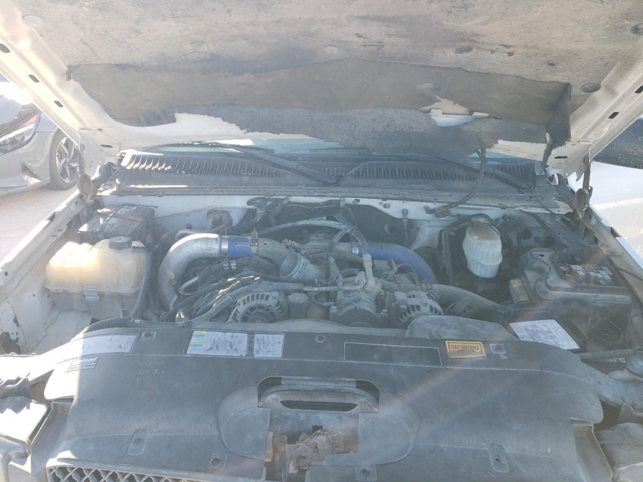2003 Chevrolet Silverado - Image 11