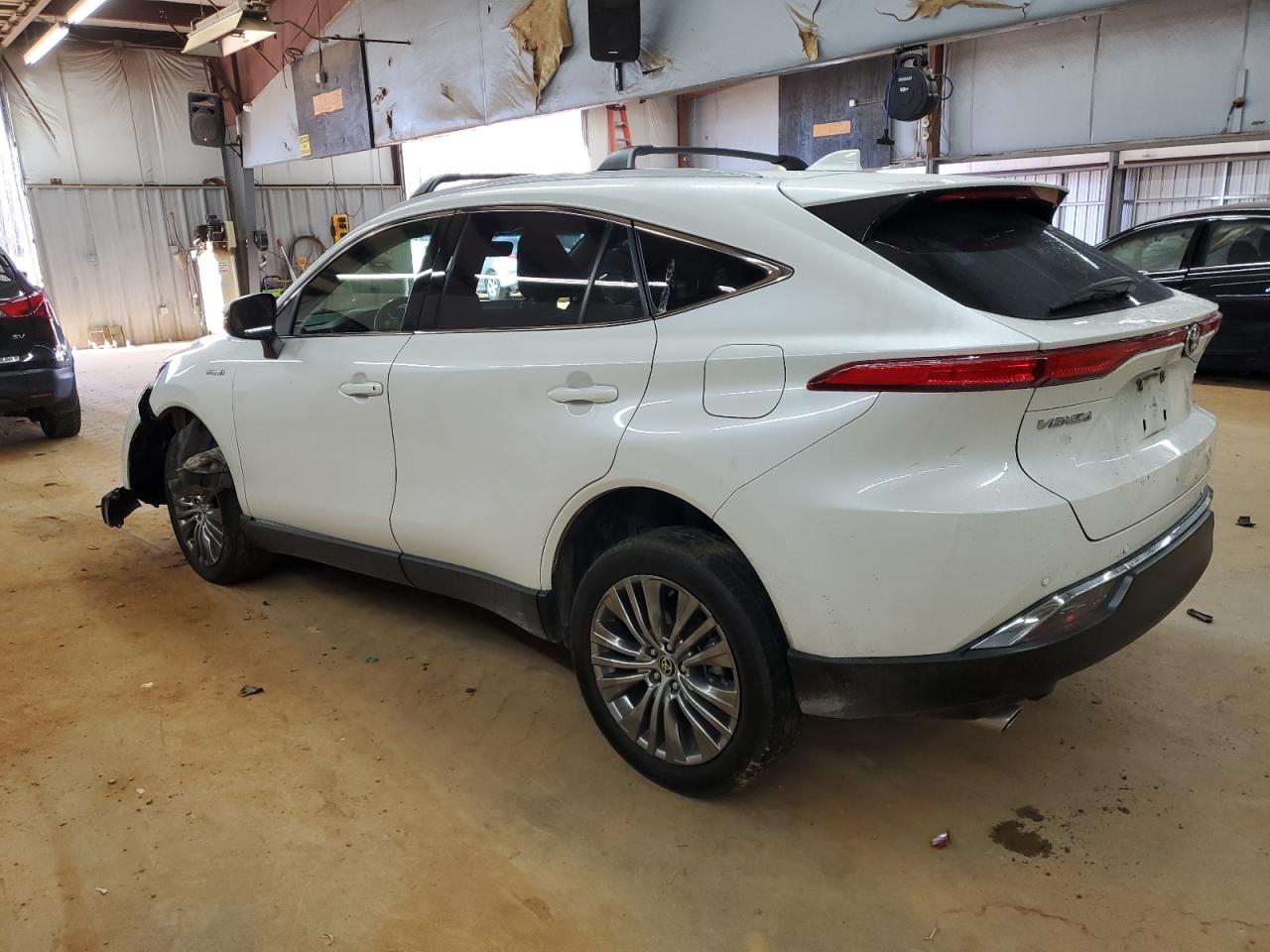 2021 Toyota Venza - Image 2