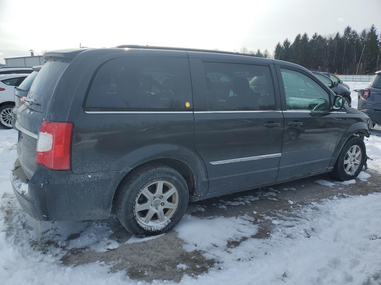 2012 Chrysler Town & Country - Image 3
