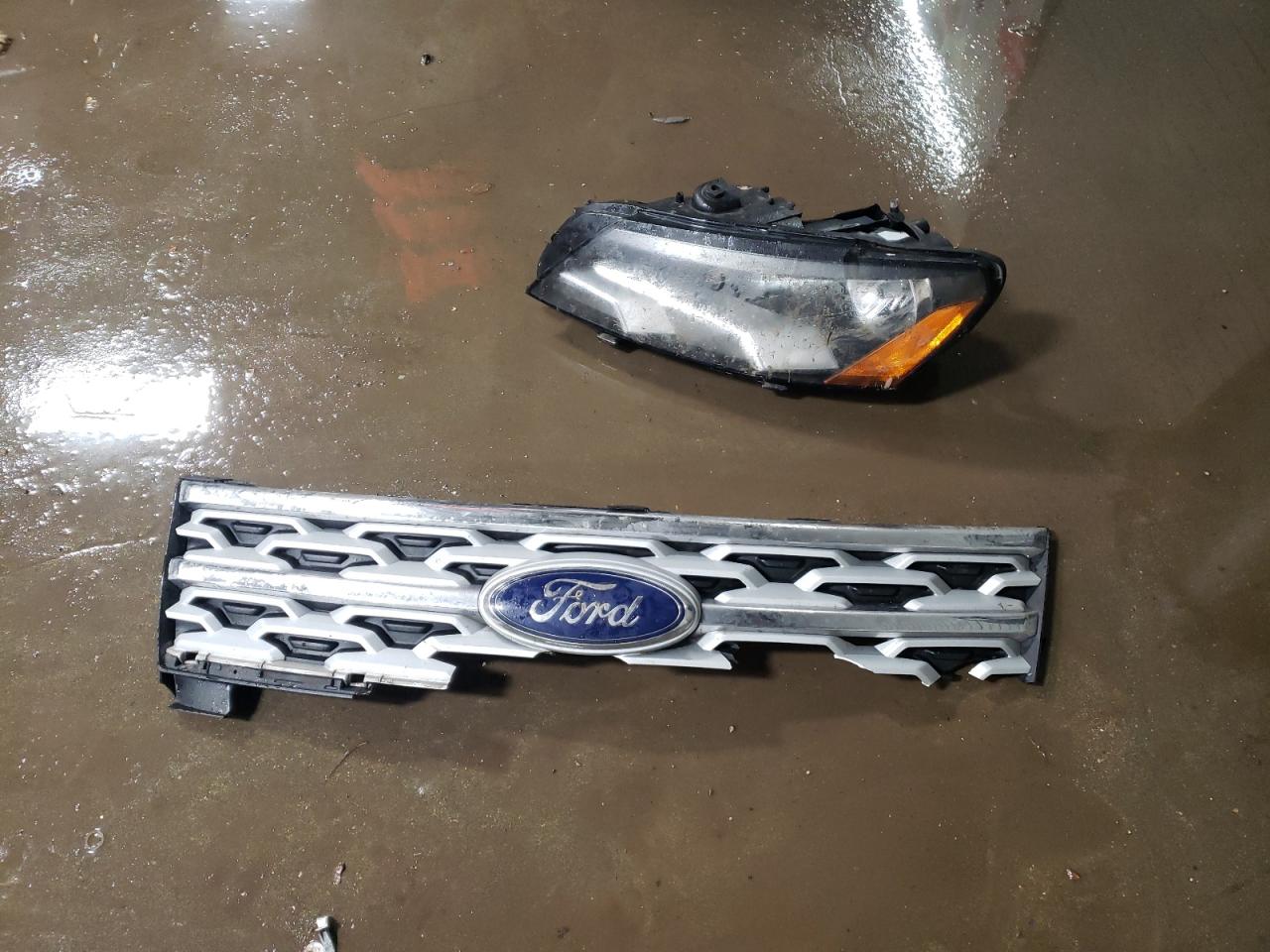 2019 Ford Explorer - Image 12