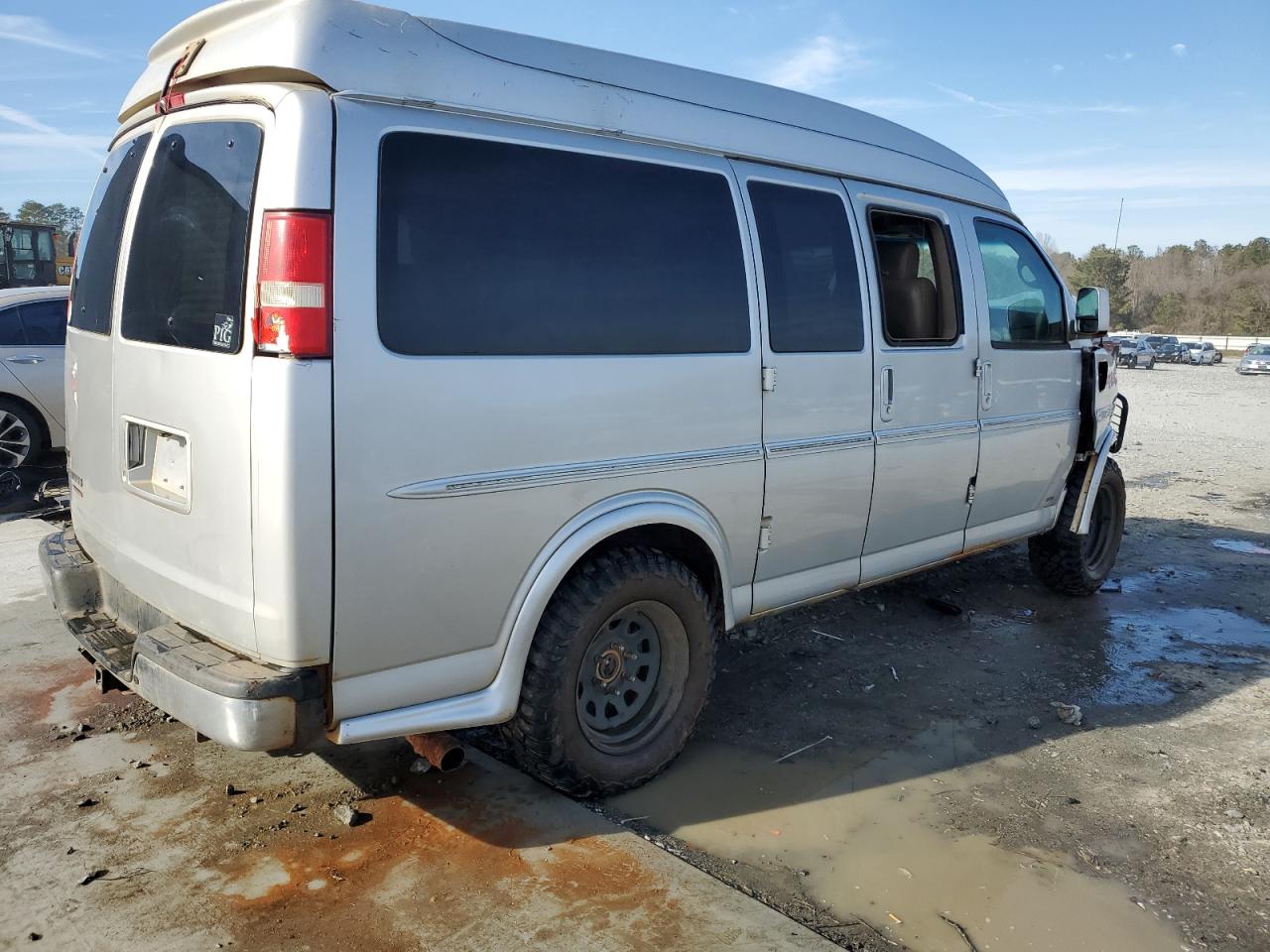 2011 Chevrolet Express - Image 3