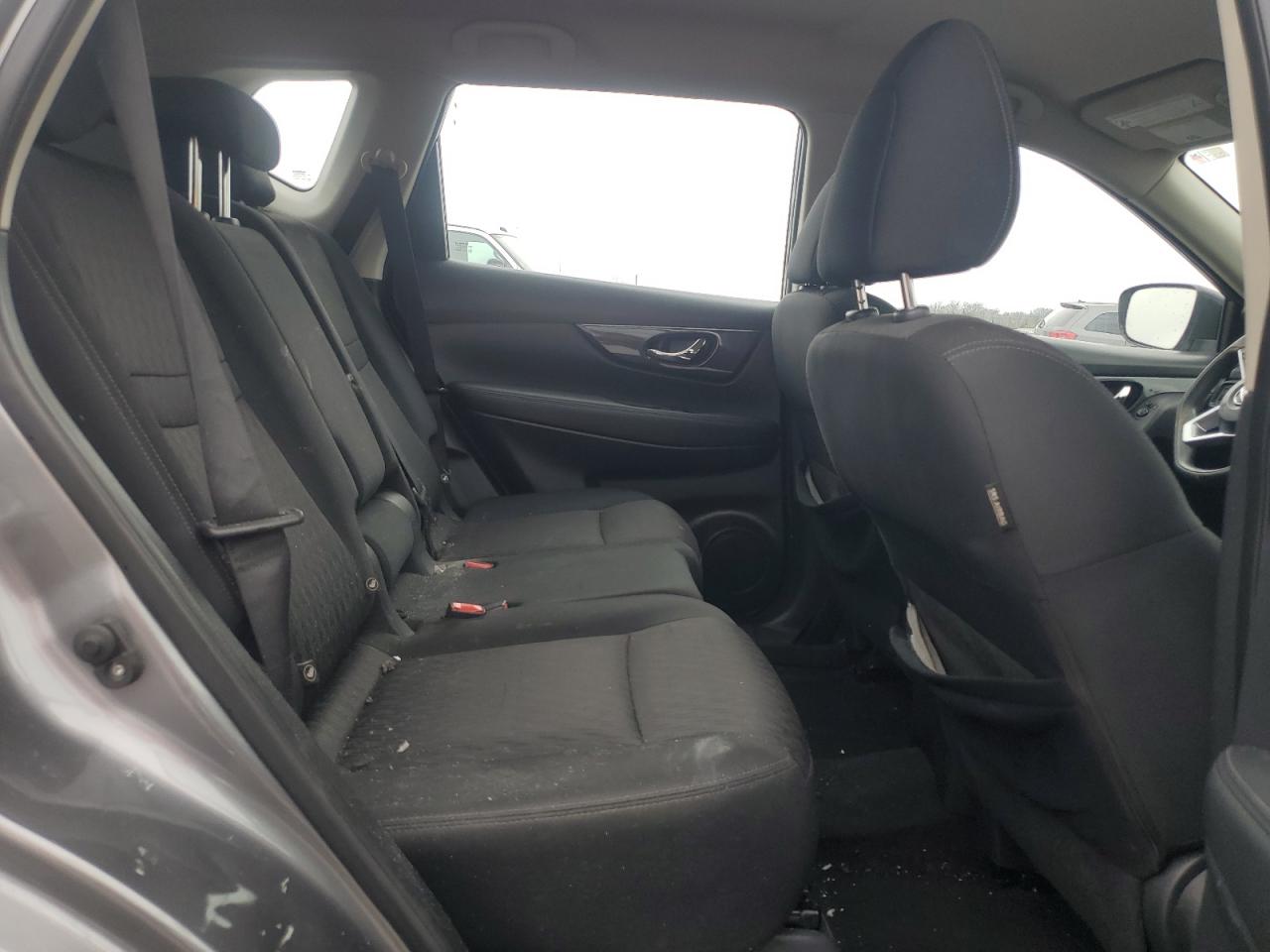 2017 Nissan Rogue - Image 10