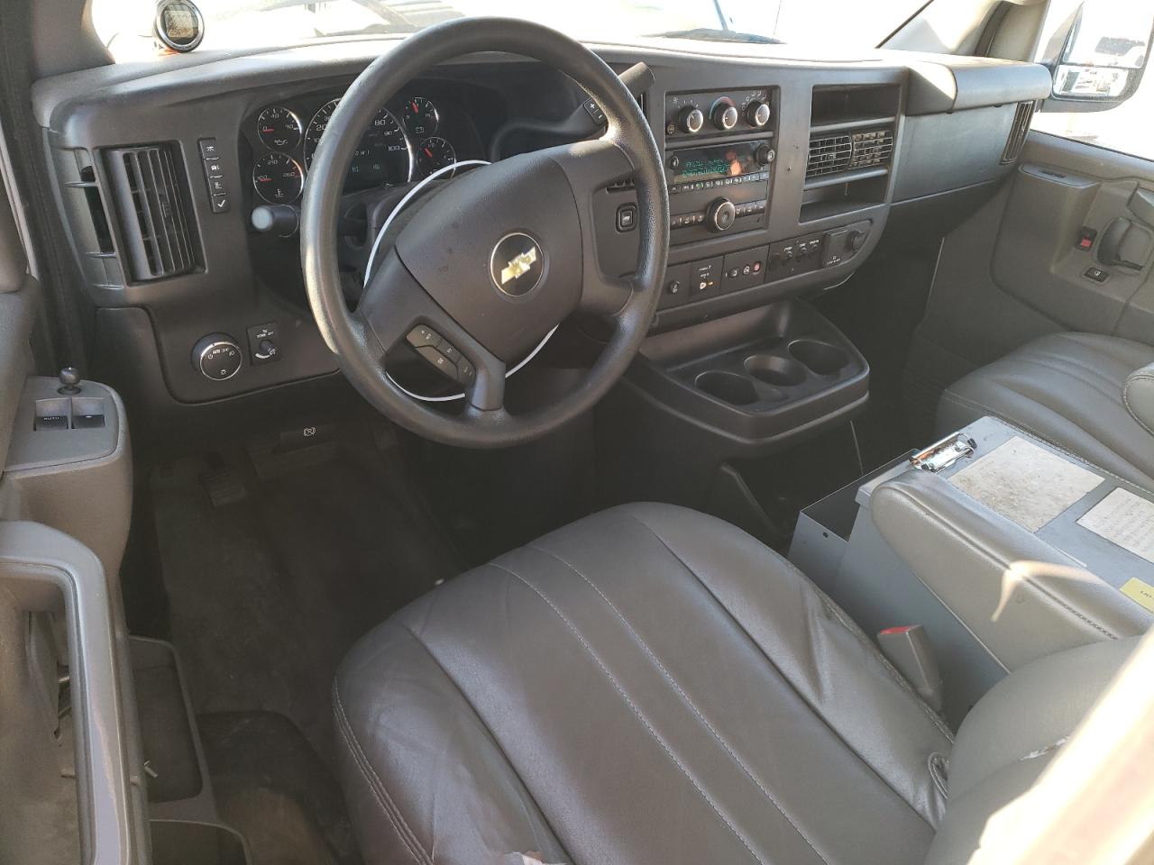 2018 Chevrolet Express G2500 VIN: 1GCWGAFP6J1184937 Lot: 70963545