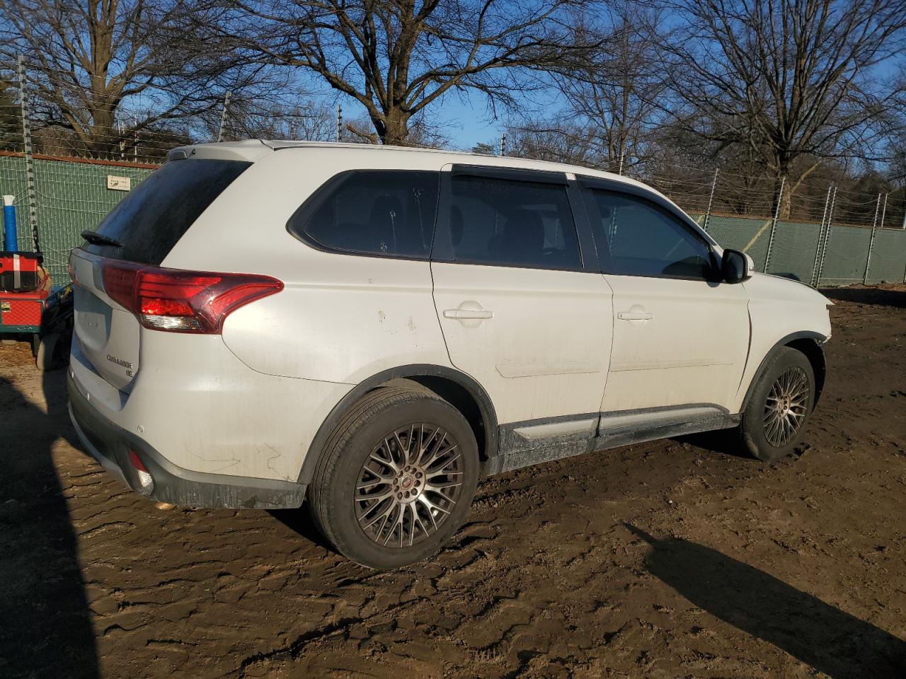 2016 Mitsubishi Outlander - Image 3