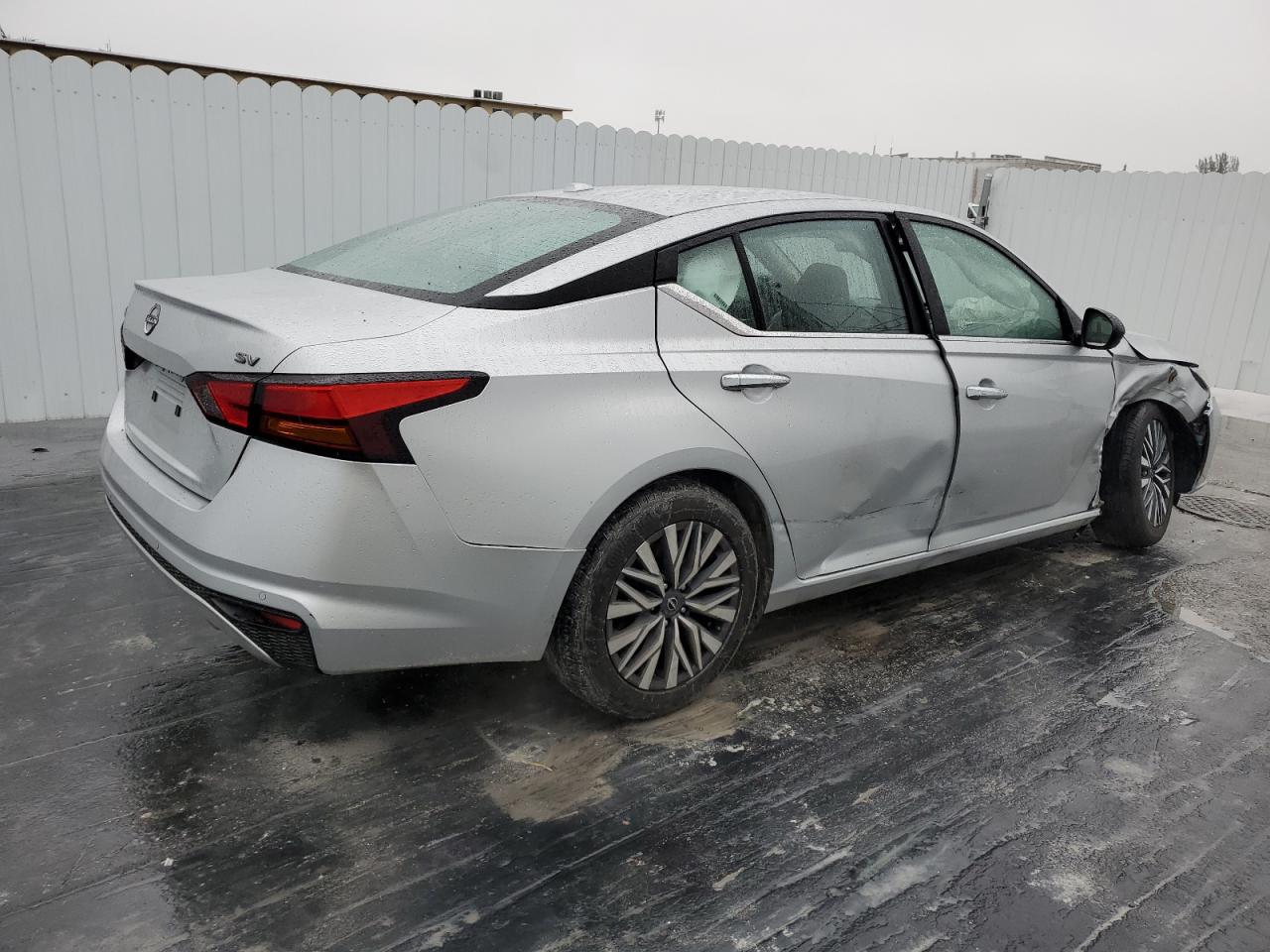 2024 Nissan Altima - Image 3