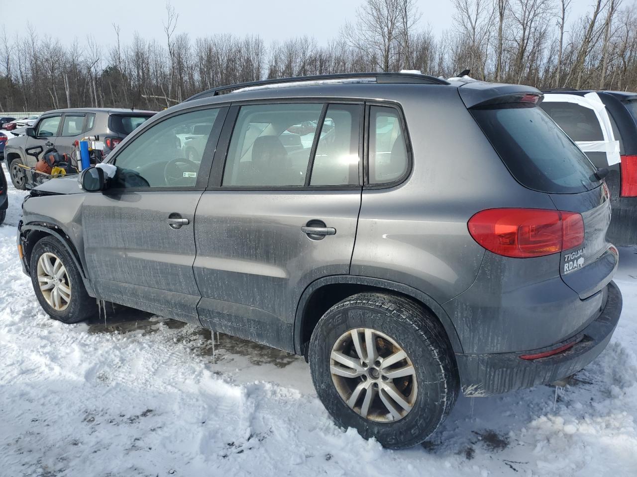 2015 Volkswagen Tiguan - Image 2