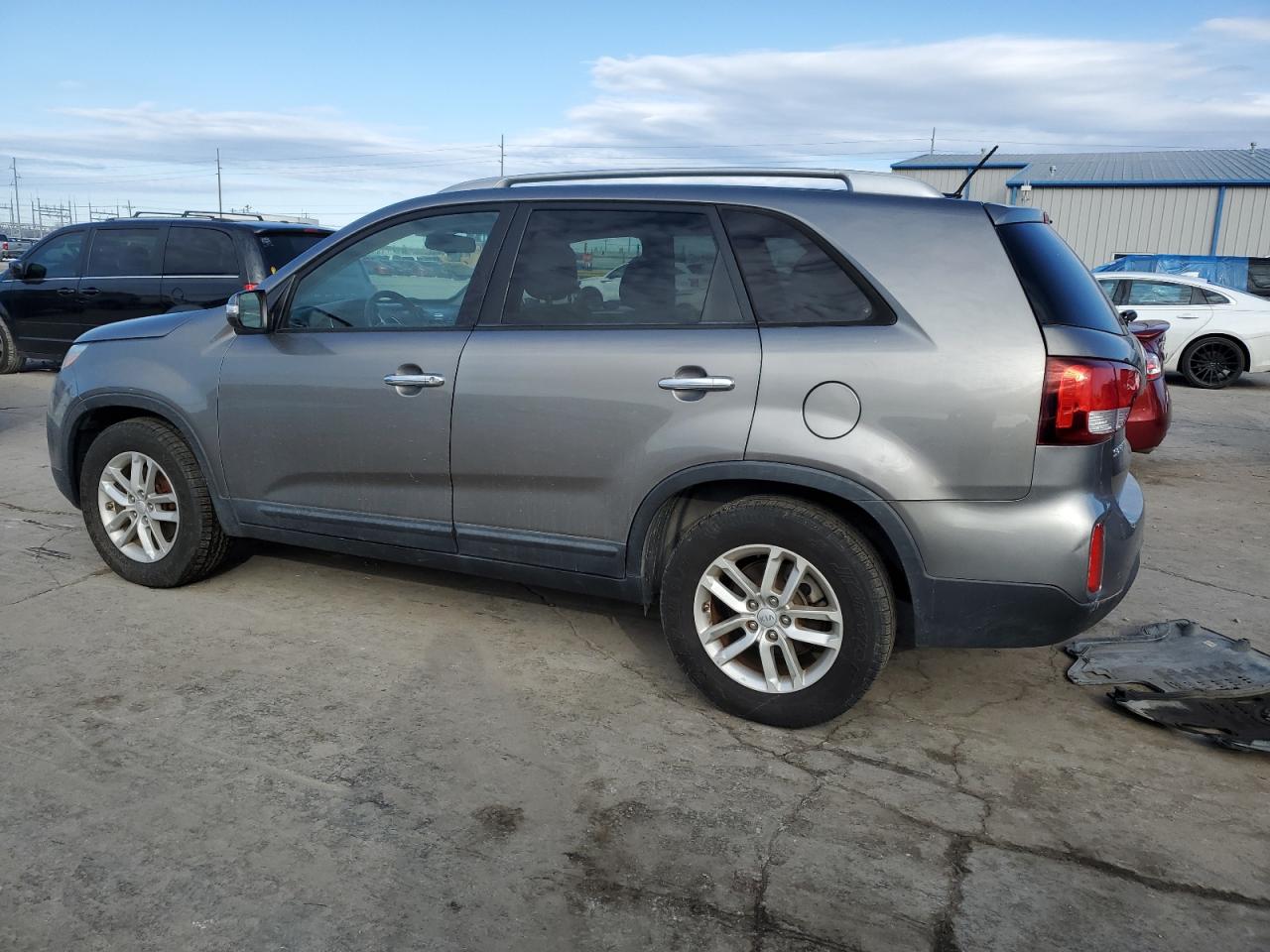 VIN 5XYKT3A61FG557135 2015 KIA SORENTO no.2