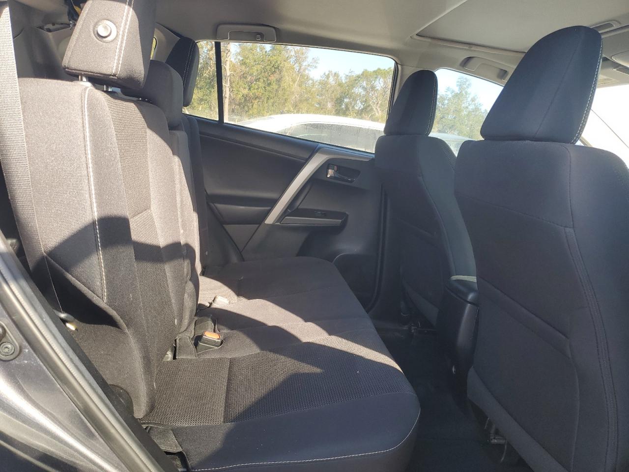 2018 Toyota RAV 4 - Image 11