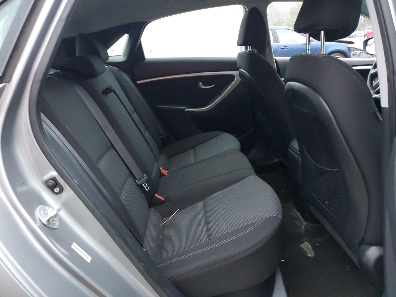 2015 Hyundai Elantra - Image 10
