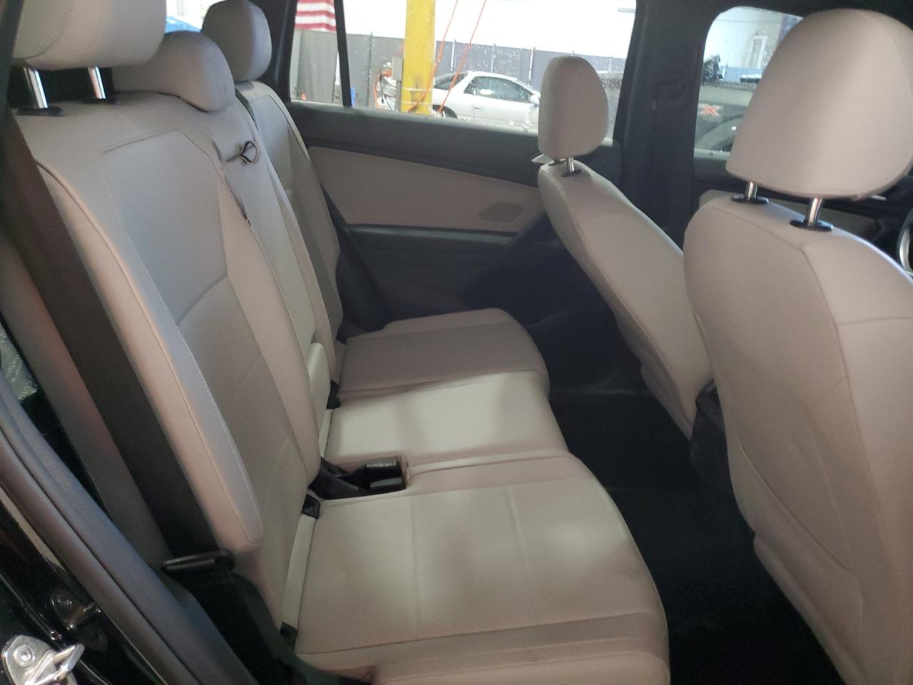 2021 Volkswagen Tiguan - Image 11