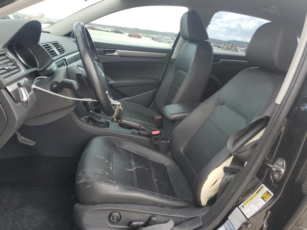 2017 Volkswagen Passat - Image 7